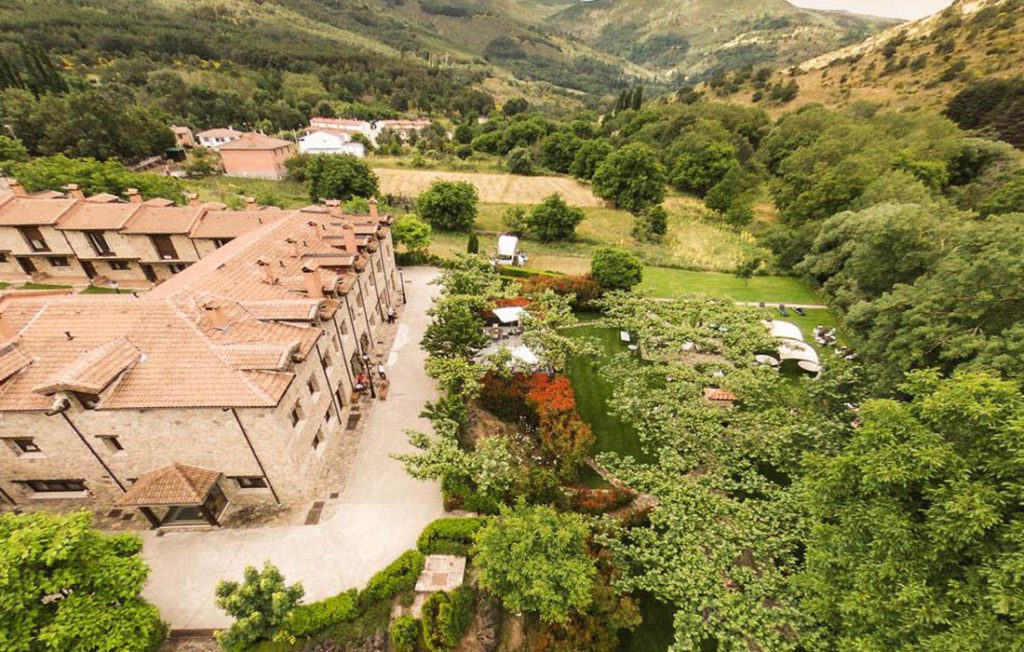 Vista aerea del hotel rural en Navacepedilla de Corneja