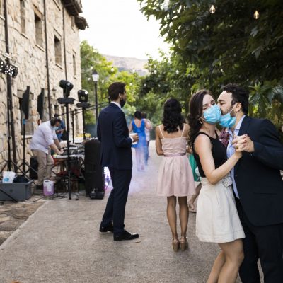Celebración de boda en el hotel rural Ribera del Corneja con mascarilla